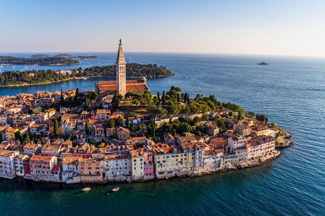 Apartment In With Terrace, Air Condition, Wifi, Washing Machine Rovinj