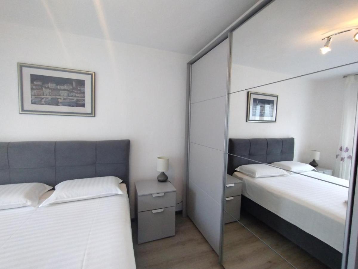 In With Terrace, Air Condition, Wifi, Washing Machine Apartment