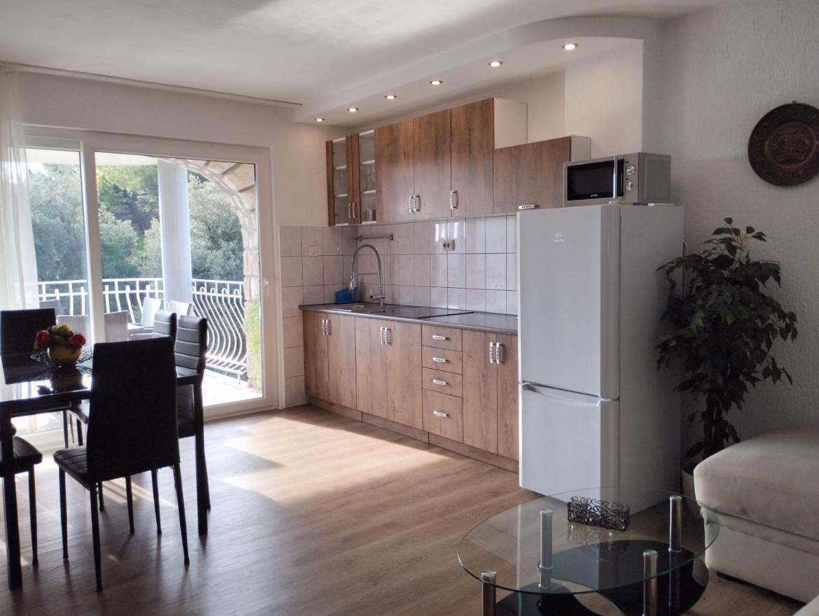 In With Terrace, Air Condition, Wifi, Washing Machine Apartman