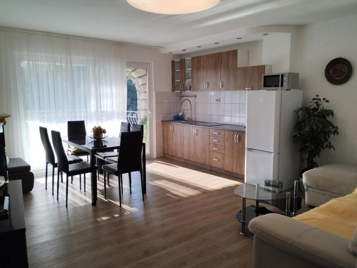 Apartman In With Terrace, Air Condition, Wifi, Washing Machine